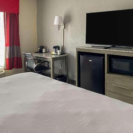 Clarion Pointe - Greensboro Coliseum Area Extérieur photo