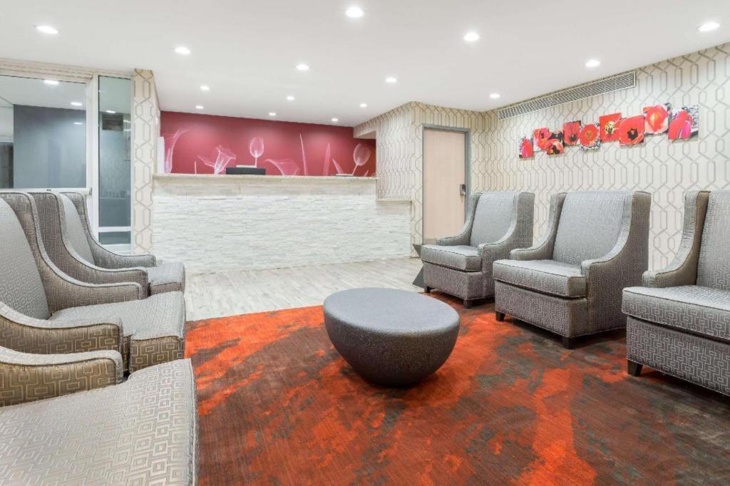 Clarion Pointe - Greensboro Coliseum Area Extérieur photo
