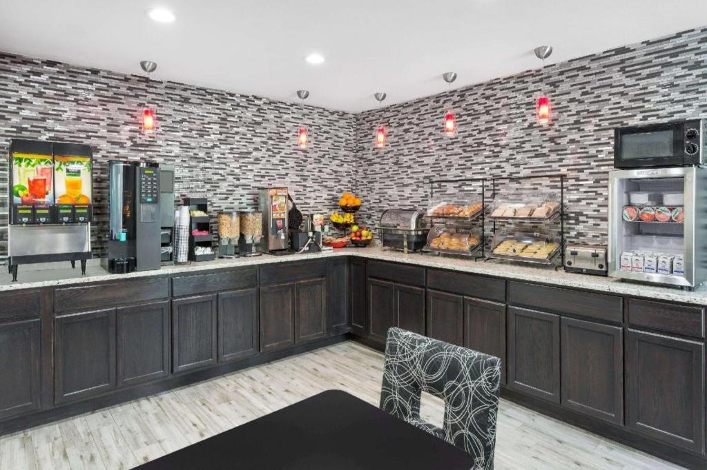 Clarion Pointe - Greensboro Coliseum Area Extérieur photo